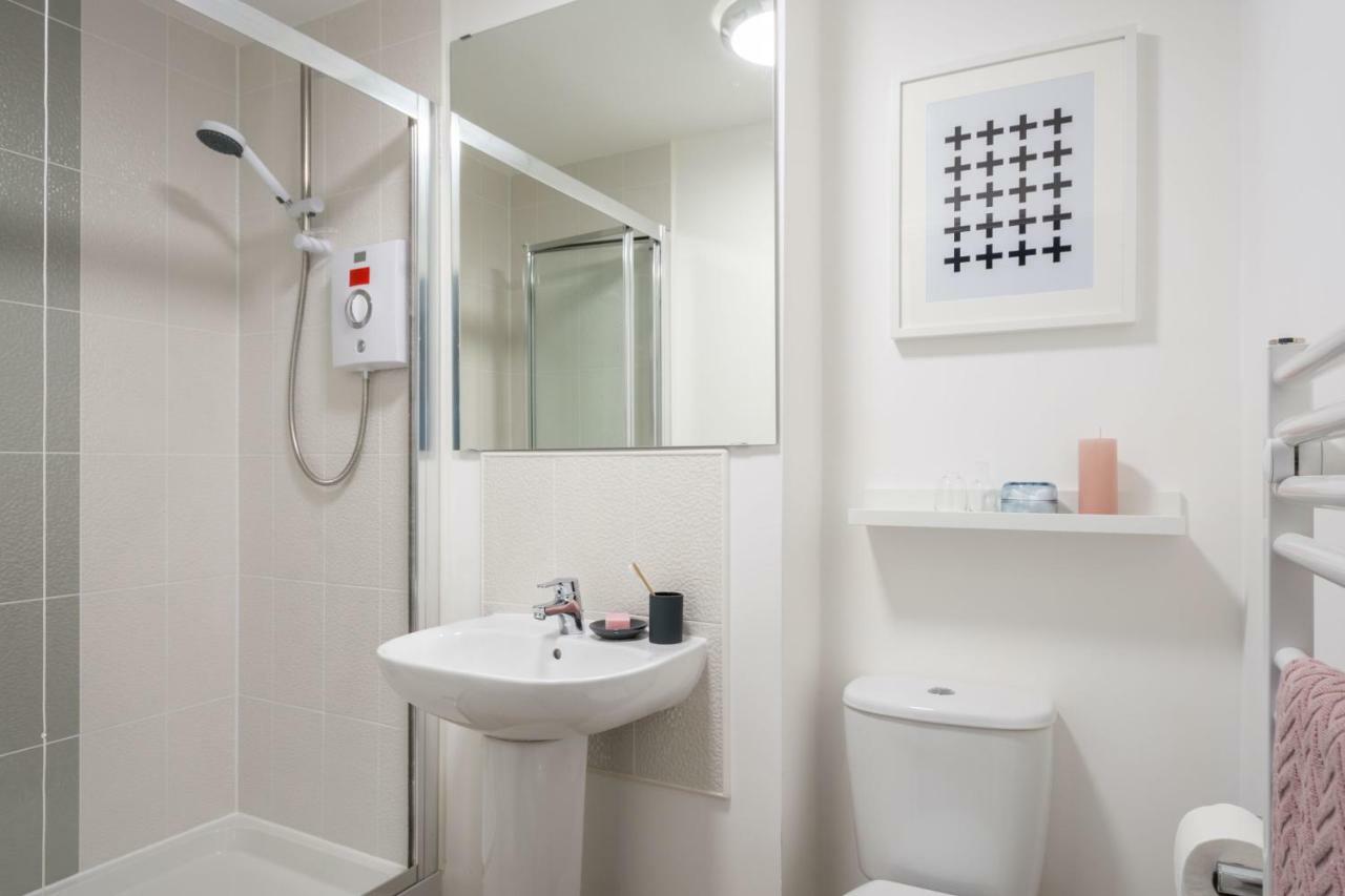 Coventry Jlr Guest House Bagian luar foto